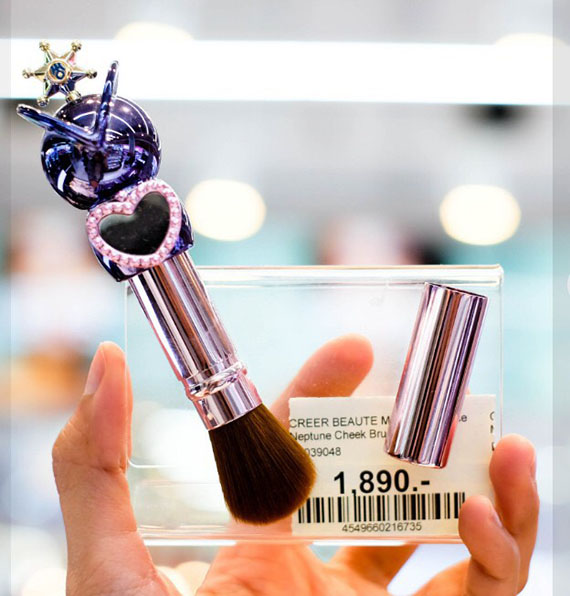 รูปภาพที่#3 ของสินค้า : CREER BEAUTE Miracle Romance Uranus Cheek Brush แปรงปัดแก้มสำหรบแต่งหน้า รูปภาพที่3 ของสินค้า : CREER BEAUTE Miracle Romance Uranus Cheek Brush แปรงปัดแก้มสำหรบแต่งหน้า